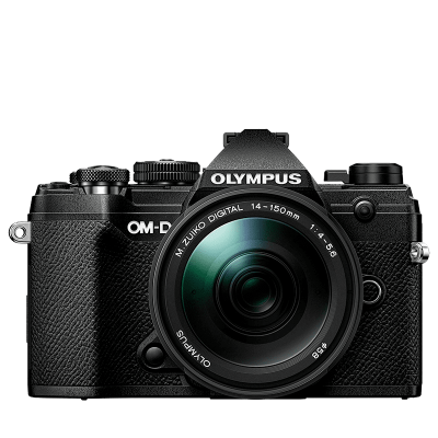 Olympus E-M5 Mark III + ob. 14-150 mm EZ