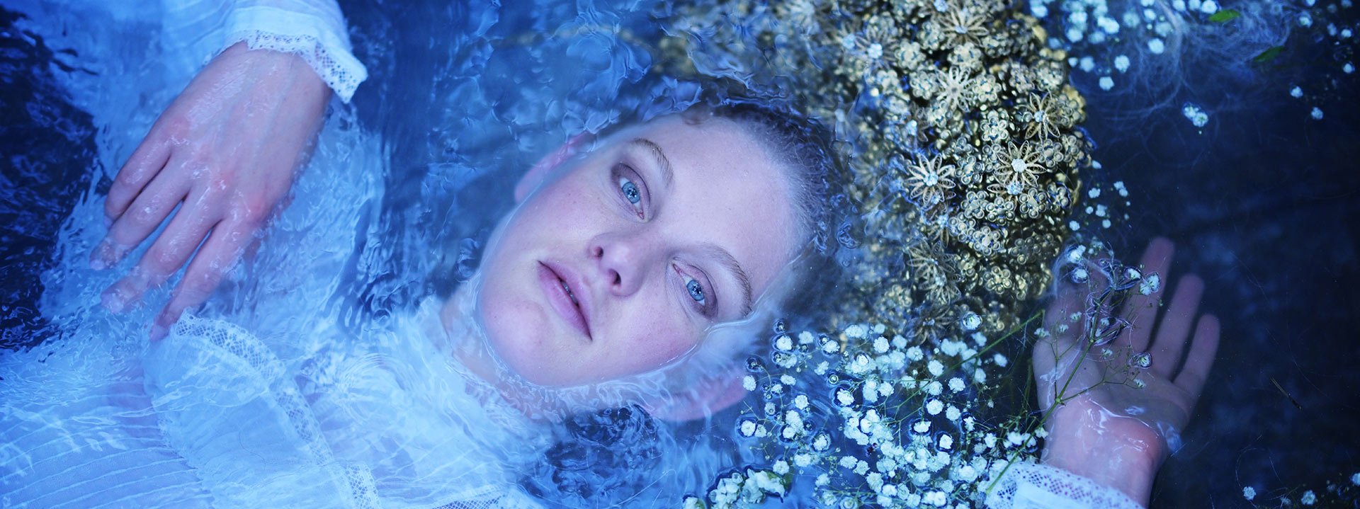 ragazza in acqua